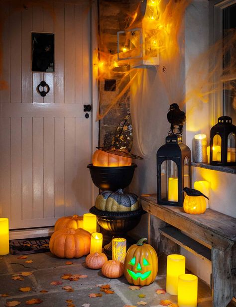 Make a spooky porch! Holloween Party Ideas, Easy Halloween Party Decor, Spooky Porch, Halloween Party Pictures, Entrance Idea, Porche Halloween, Porch Entrance, Unique Halloween Decorations, Perfect Halloween Party