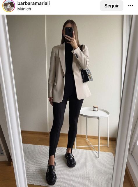 Loafers Outfit Work, Business Outfits For Women, Black Loafers Outfit, Loafers For Women Outfit, Look Office, Loafers Outfit, Beige Blazer, Office Outfits Women, Business Casual Outfits For Work