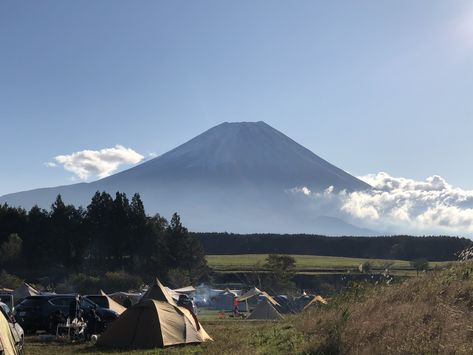 Camping at the foot of Mount Fuji in Japan. A very beautiful mountain. Camping In Japan, Missouri Camping, Arizona Camping, Isle Royale National Park, Mountain Camping, Best Camping Gear, Camping Aesthetic, Camping Locations, Japan Trip