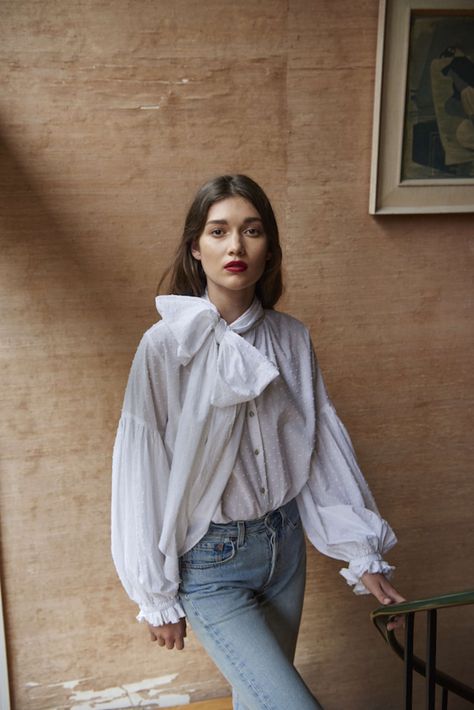 Take a look through this collection by New Zealand label Mahsa and tell me you don't want to wear a blouse RIGHT NOW... Blue Jean Dress, Beige Outfit, Looks Street Style, Bow Blouse, Mode Inspo, 가을 패션, Looks Style, Mode Inspiration, Trendy Dresses