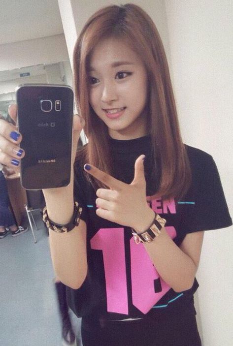 (1) legendary kpop predebut (@iconickpredebut) / Twitter Twice Debut, Tzuyu Body, Sana Momo, Tzuyu Twice, Manx, Twice Kpop, Pre Debut, Aesthetic Photography Grunge, Live Photo