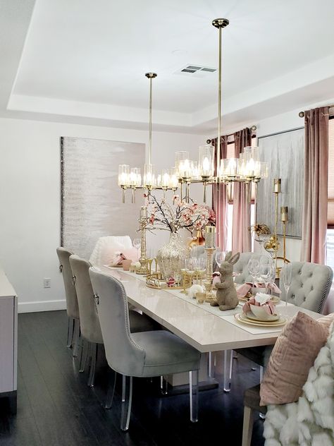 Modern Glam Dining Table, Dining Table Decor Gold, Table Decor Dining Room, Glam Dining Room, Glam Dining, Easter Table Decor, Dining Room Accents, Decor Dining Room, Table Dressing