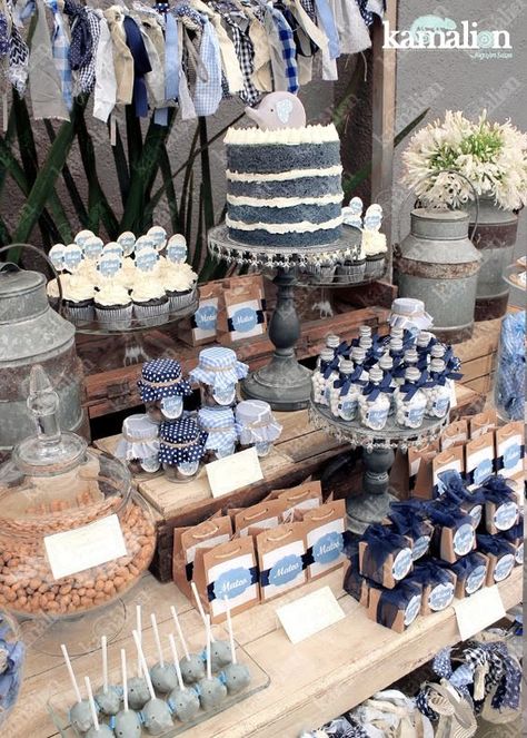 Ideas para decorar una mesa de dulces Rustic Candy Bar, Denim Baby Shower, Candy Bar Decoracion, Idee Babyshower, Boy Vintage, Candy Bar Wedding, Ideas Baby Shower, Baby Shower Vintage, Rustic Vintage Wedding