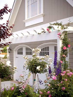 arbor over garage and gray + white trim - I want to paint my house gray! Door Arbor, Pergola Modern, Garage Pergola, Pergola Design, Garage Makeover, Diy Outdoor Decor, Casa Exterior, Have Inspiration, Carriage House