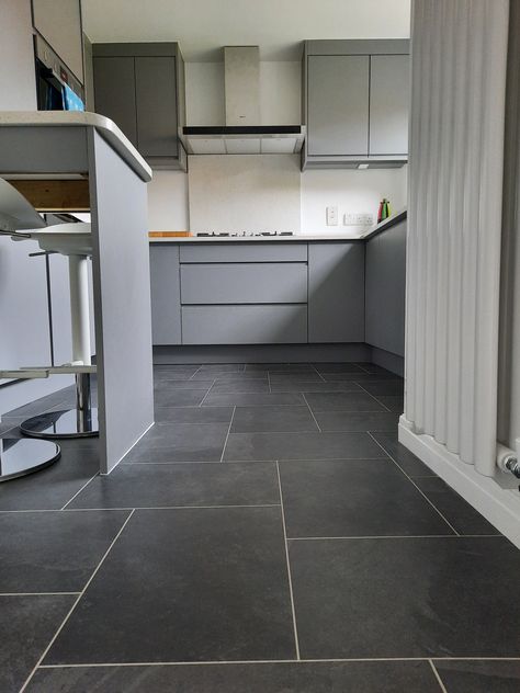 Grey Kitchen Black Floor, Kitchen With Dark Slate Floor, Kitchen Ideas Black Floor Tiles, Gray Tiles For Kitchen, Dark Grey Kitchen Tile Floor, Black Stone Floor Kitchen, Slate Grey Kitchen Floor, Black Vinyl Floor, Dark Kitchen Tiles Floor