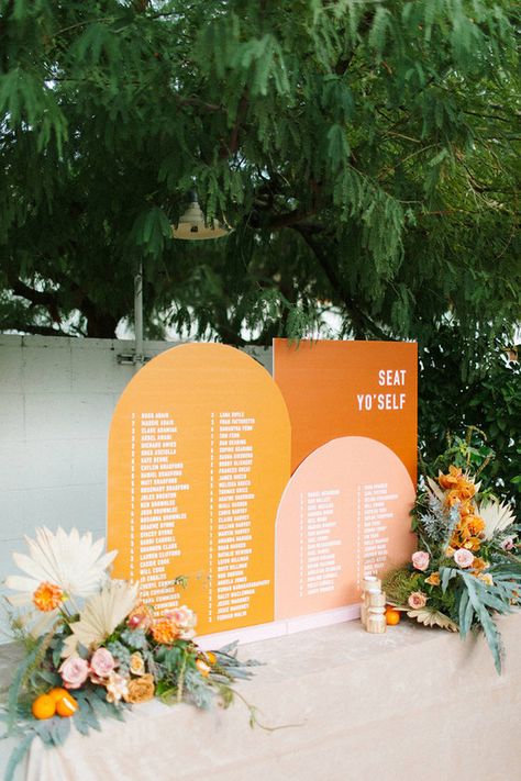 A colorful Palm Springs wedding that will have you smiling from ear to ear - 100 Layer Cake Backyard Mandap, Palm Springs Wedding Decor, Rustic Wedding Signage, Palm Springs Party, Ace Hotel Wedding, Ace Hotel Palm Springs, Spring Wedding Cake, Wedding Party Ideas, Event Signage