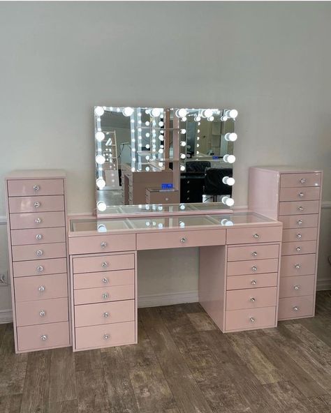 Pink Vanity Room Ideas, Pink Vanity Room, Luxury Room Decor, Reka Bentuk Bilik Tidur, Beauty Room Vanity, Dressing Room Decor, Pink Vanity, White Room Decor, Luxury Room Bedroom