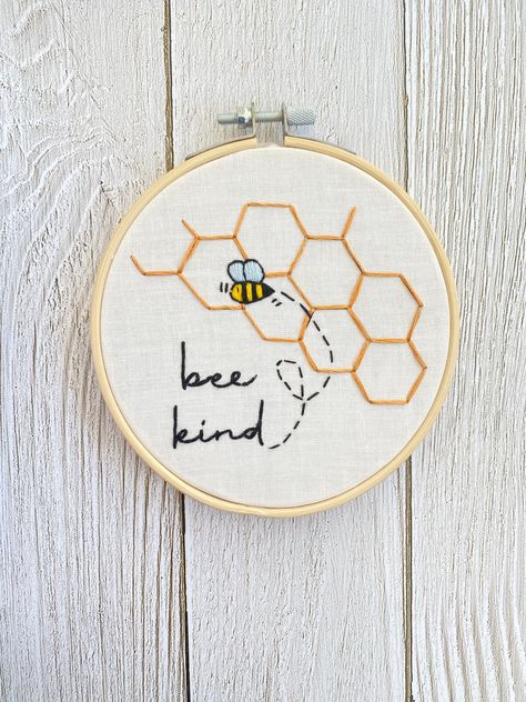 Bee Embroidery Design, Embroidery Hoop Art Diy, Basic Hand Embroidery Stitches, Bee Embroidery, Hand Embroidery Kit, Bee Kind, Hand Embroidery Projects, Embroidery Patterns Free, Hand Embroidery Design Patterns