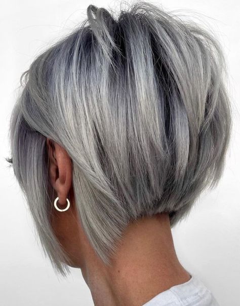 Silver Pixie Bob with Textured Layers Bob Lung, Short Pixie Bob, Κούρεμα Bob, Pixie Bob Hairstyles, Pixie Bob Haircut, Edgy Haircuts, Bob Hairstyles For Thick, Silver Hair Color, Short Bob Haircuts