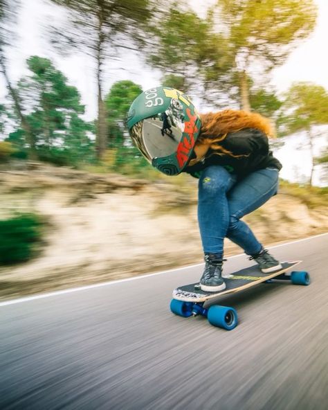 Skate Reference, Downhill Longboarding, Downhill Longboard, Long Skateboards, Bmx Girl, Long Boarding, Longboards Surf, Skater Girl Style, Long Skate