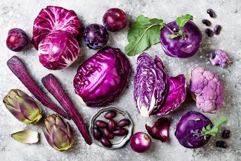 Purple Vegetables, Radicchio Salad, Purple Fruit, Purple Food, Colorful Vegetables, Eat The Rainbow, Variety Of Fruits, Fruit And Veg, Fruits And Veggies