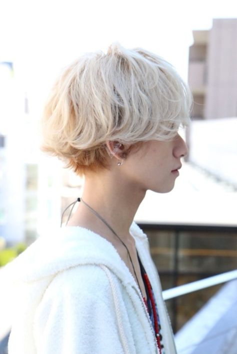 Growing Out Pixie Cut Hairstyles, Pelo Ulzzang, Blond Hairstyles, Mode Poses, Androgynous Hair, Short Hair Tomboy, Shot Hair Styles, Short Hair Haircuts, Hair Reference