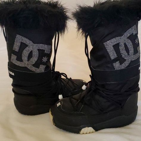 COPY - DC Chalet Snowboots size 8. Never worn. Black and silver. Dc Boots, 2000s Shoes, Scene 2000s, 90s Alternative, Random Clothing, Alternative Shoes, Couple Shoes, Y2k Emo, Crocodile Print