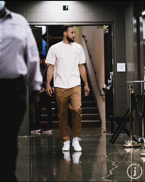 Stephen Curry Outfit, Steph Curry 3, America Wallpaper, Wardell Stephen Curry, Nba Outfit, Nba Fashion, Basketball Is Life, Nba Pictures, Basketball Ball