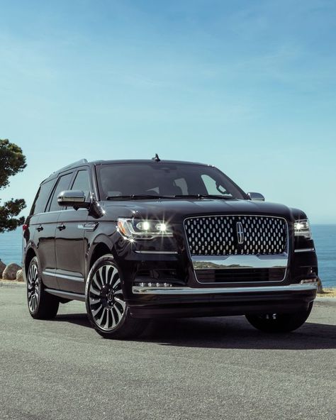 Lincoln Navigator Aesthetic, Black Lincoln Navigator, Lincoln Cars Suv, Lincoln Car Aesthetic, 2024 Lincoln Navigator, 2025 Lincoln Navigator, Suv Cars Aesthetic, Lincoln Navigator 2023, Lincoln Navigator 2022