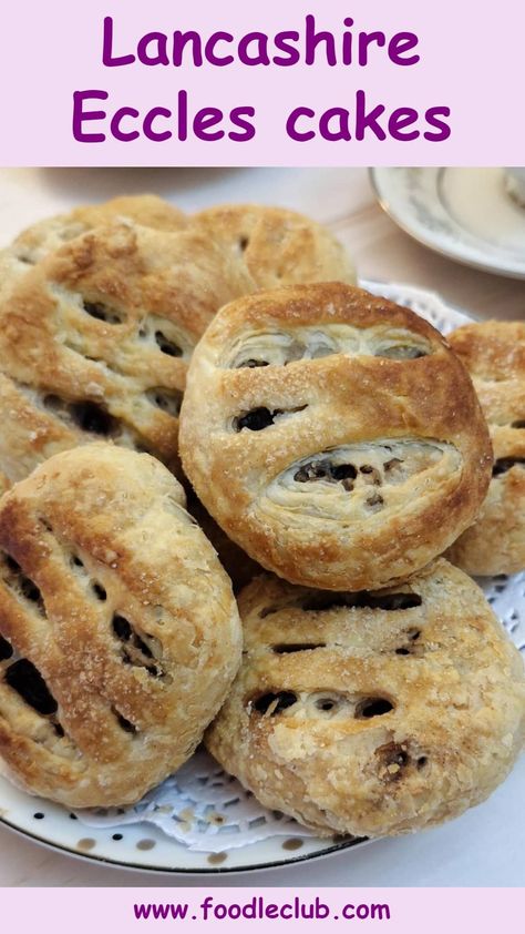 A pile of Eccles cakes on a plate. Eccles Cakes Recipe, British Pastry, Scottish Dundee Cake, English Cake Recipe, Eccles Cakes, Dundee Cake, Pastry Squares, Pineapple Pastry, Ancient Food