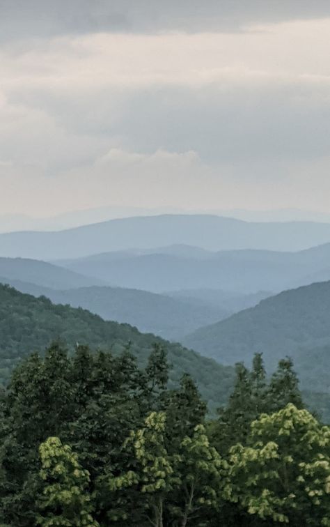 Appalation Mountains, Allegheny Mountains, Distant Mountains, Mountain Aesthetic, Western Nc, Mountain Wallpaper, Appalachian Mountains, Great Smoky Mountains National Park, Ffa