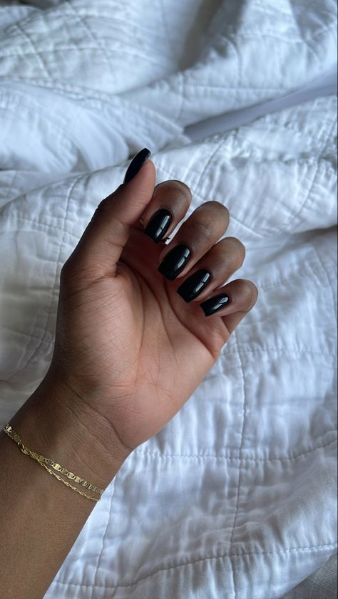 August Nail Inspo 2023, Black Hands Nails, Black Nails On Black Woman, Black Nails Black Women, Black Nails Polish, Black Manicure Short, Black Girls Nails, Queen Nails, Art Guide