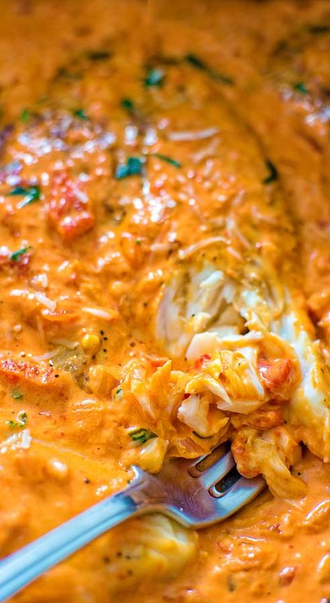 Roasted Pepper Sauce, Fish Recipes Baked, Tilapia Recipes, Fish Recipes Healthy, Pescatarian Recipes, Fish Dinner, Seafood Dinner, Pepper Sauce, Fish Dishes