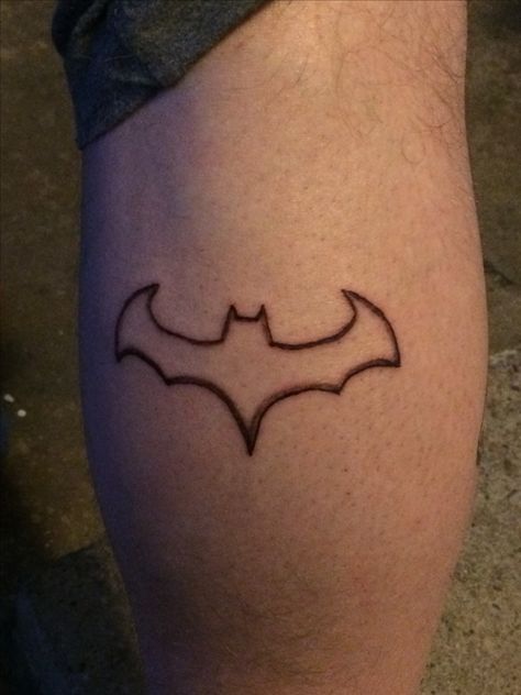 Cute Batman Tattoo, Small Batman Tattoo Ideas, Simple Batman Tattoo, Bat Symbol Tattoo, Batman Tatoos, Batman Tattoo Design, Batman Tattoo Ideas, Luke Tattoo, Batman Symbol Tattoos