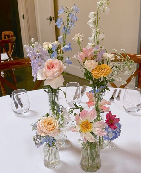 Spring Wildflower Wedding Table, Wedding Rectangle Table Centerpieces, Pastel Wildflower Centerpieces, Wildflower Head Table, Sweetheart Table Wildflowers, Wild Flower Wedding Table Decor, Unique Wedding Centerpieces Diy, Wildflower Wedding Theme Table Settings, Pastel Wedding Centerpieces