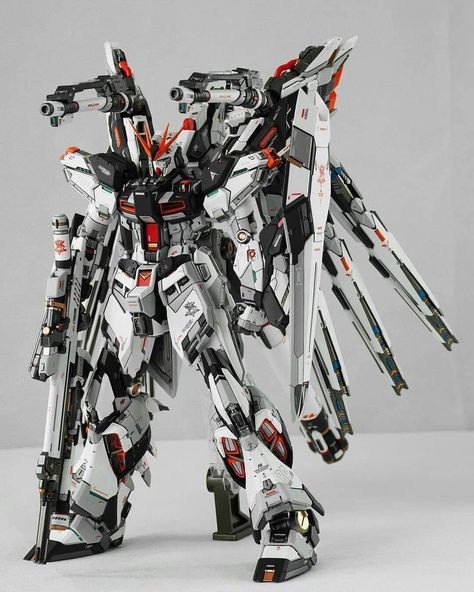 Gundam & Gunpla share on Instagram: “Awesome build Modeled by: Ace Studio on Facebook Welcome to folow @gundamvibes @gundamvibes @gundamvibes Use the hashtag #gundamvibes for…” Gundam Pose, Providence Gundam, Nu Gundam, Robot Suit, Mecha Suit, Gundam Toys, Gundam Mobile Suit, Unicorn Gundam, Gundam 00