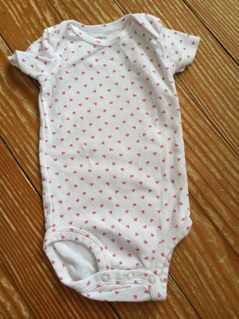 Heart Onesie, Mom Dr, Teen Pregnancy, Baby Fits, People Clothes, Kids Wardrobe, Best Mother, Pink Hearts