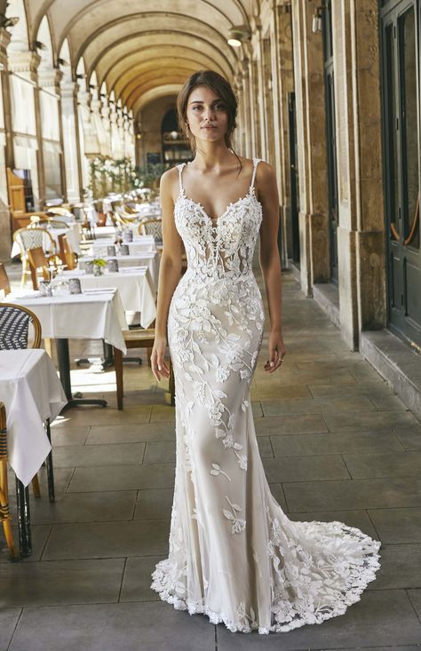 https://www.taftentule.nl/taft-en-tule-69718-morilee-trouwjurken-bruidsjurken-fit-and-flair-flower-lace-2-pieces-plunge/ Minimalist Fit And Flare Wedding Dress, Mermaid Sweetheart Wedding Dress, Fit And Flare Wedding Dress Lace, Wedding Dress Overskirt, Nude Dresses, Fitted Lace Wedding Dress, Fitted Wedding Gown, Wedding Dress Low Back, Alice Dress