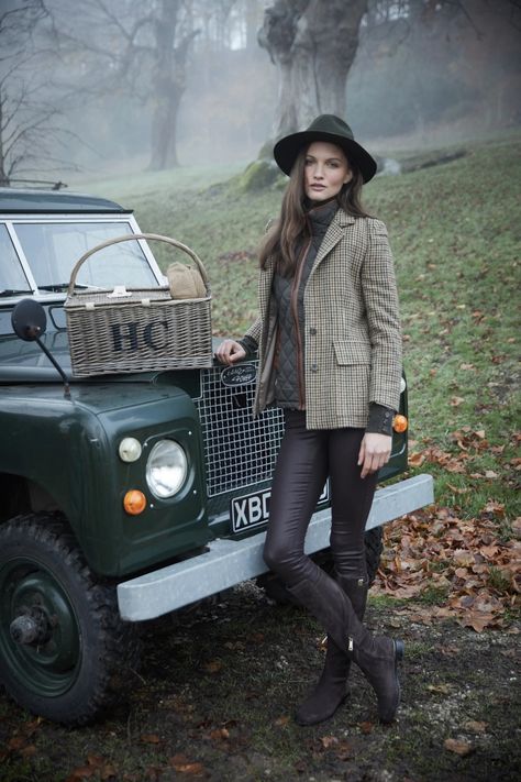 Holland Cooper | Single Breasted Hailes Green Tweed Field Blazer | Autumn • Winter Fashion Old Money Winter, Countryside Fashion, British Country Style, Holland Cooper, Countryside Style, Country Style Outfits, Green Tweed, Country Fashion, British Outfits