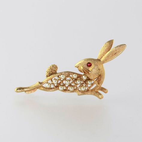 Bunny Jewelry, Rabbit Jewelry, Sea Life Jewelry, Insect Jewelry, Antique Brooches, Brooch Jewelry, Pearl Brooch, Nature Inspired Jewelry, Themed Jewelry