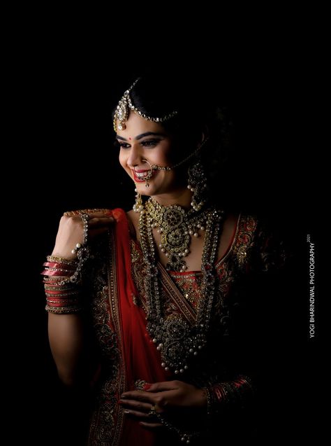 Bride Closeup Photography, Bridal Model Photoshoot, Bride Parlour Shoot, Parlour Shoot Bride, Reception Bride Poses, Bride Makeup Shoot, Solo Bride Poses, Parlour Shoot, Bride Portrait Photography