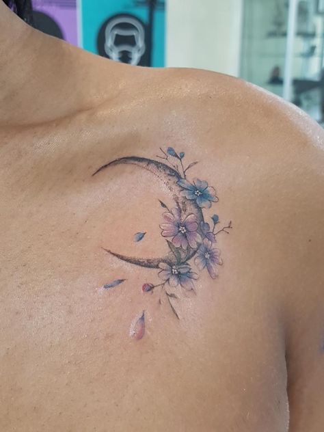 Crescent moon and floral on the collarbone done @hontattoostudio Moon Collar Bone Tattoo, Floral Crescent Moon Tattoo, Bachelorette Tattoos, Violet Tattoo, Crescent Moon Tattoo, Beautiful Tattoos For Women, Tattoos For Women Half Sleeve, Tasteful Tattoos, Vine Tattoos