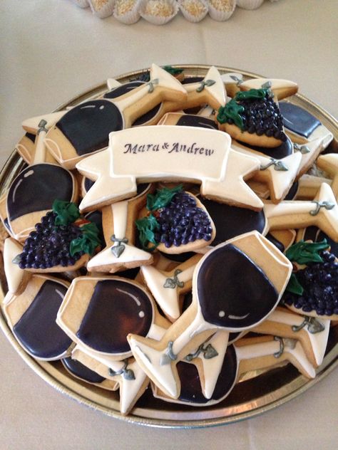 Wine themed cookies. Bridal shower Vineyard Themed Party, Vineyard Party Ideas, Wine Bridal Shower Ideas, Wine Themed Desserts, Napa Bridal Shower Ideas, Wine Party Theme Ideas, Wine Decorations Party, 40th Birthday Ideas For Women Wine Theme, Napa Valley Themed Birthday Party