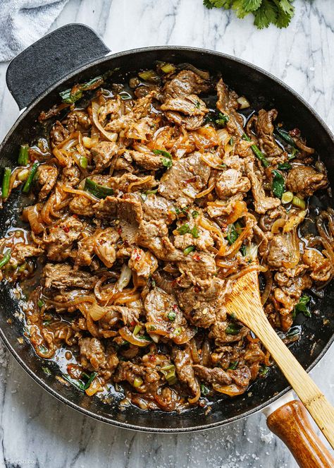 Onion Steak Stir Fry - #steak #beef #stirfry #recipe #eatwell101 - Our Onion Steak Stir Fry is a quick and easy comfort food that will have you wanting seconds! Perfect for busy evenings, this beef stir-fry recipe is a must-have in your cooking repertoire. - #recipe by #eatwell101® Steak Stir Fry With Frozen Vegetables, Shaved Sirloin Recipes, Recipes For Round Steak Simple, Beef Bottom Round Steak Stir Fry Recipes, Sirloin Strip Steak Recipes, Recipes With Sirloin Steak, Shaved Ribeye Steak Recipes, Shaved Steak Recipes Dinners, Stir Fry Recipes Beef