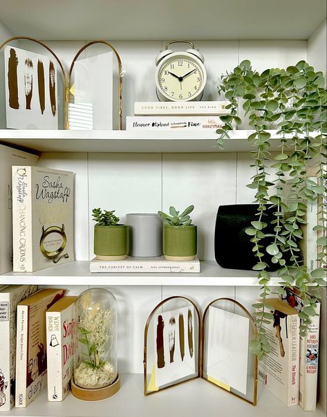 Beige and green aesthetic bedroom bookcase. Gold and olive green decor. Green And Gold Apartment, Gold And Green Room Aesthetic, Green And Gold Aesthetic Bedroom, Green Gold And White Room Aesthetic, Green Aesthetic Wall Decor, Green Gold Aesthetic Room, Green And Beige Room, Green Gold White Aesthetic Wallpaper, Sage Green Apartment Aesthetic