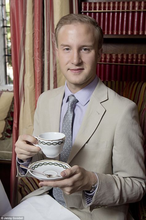 Etiquette expert William Hanson explains the rules of afternoon tea Holding Tea Cup Pose, Holding Tea Reference, Holding A Teacup Reference, Holding Tea Cup Reference, Tea Party Business, Holding Tea Cup, Holding A Teacup, Holding A Cup Of Tea, English High Tea