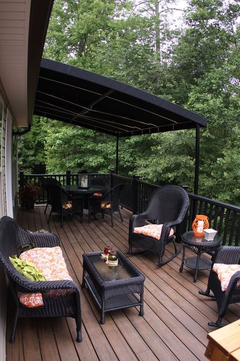 Like the stain color on deck flooring and black railing and furnishings. Pergola Wall, Black Railing, Deck Skirting, Pergola Diy, Deck Flooring, Cheap Pergola, Deck Colors, Patio Pergola, Pergola Lighting