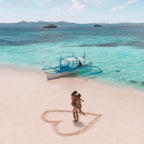 Hippie ☮ Travel 🌍 Inspiration💫 on Instagram: “Tag Your Lover ❤❤⠀ Follow👉@travelinghippievibes for more!⠀ _⠀ 📷@explorerssaurus_ ⠀” Siargao Island, Honeymoon Pictures, Maldives Honeymoon, Honeymoon Photos, Beach Video, Honeymoon Spots, Couples Vacation, Fotos Goals, Beach Photography Poses