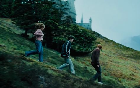 Harry Potter Pc Wallpaper Aesthetic, Harry Potter Desktop Wallpaper Hd 1080p Aesthetic, Harry Potter Chromebook Wallpaper, Harry Potter Pc Wallpaper 1920x1080, Harry Potter Screencaps, Harry Potter Movie Scenes Pictures, Golden Trio, Hp Movies, Hogwarts Christmas