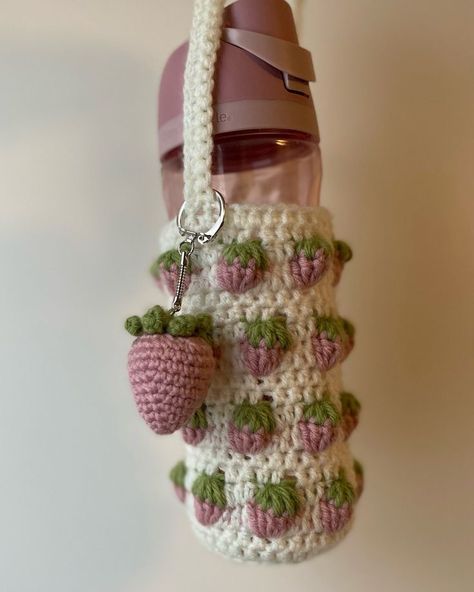 Crochet Fairy, Crochet Strawberry, Crochet Business, Crochet Design Pattern, Kawaii Crochet, Crochet Fashion Patterns, Quick Crochet, Fun Crochet Projects, Diy Crochet Projects