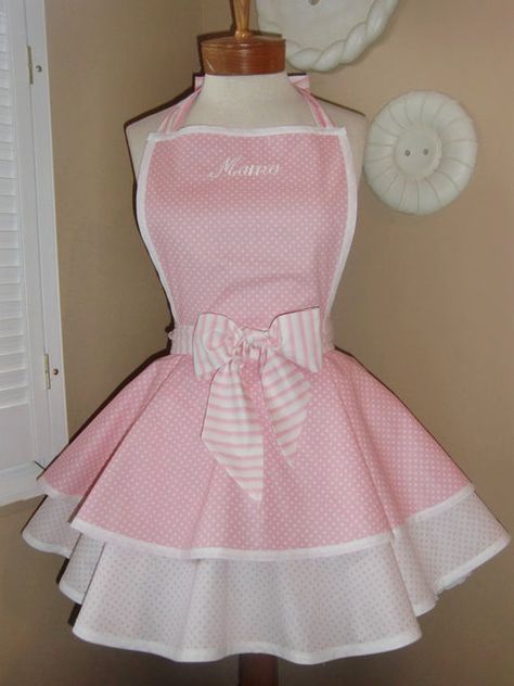 how cute is this? Pretty Apron, Pink Apron, Retro Apron, Cute Aprons, Sewing Aprons, Aprons Patterns, Aprons Vintage, Apron Designs, Apron Dress