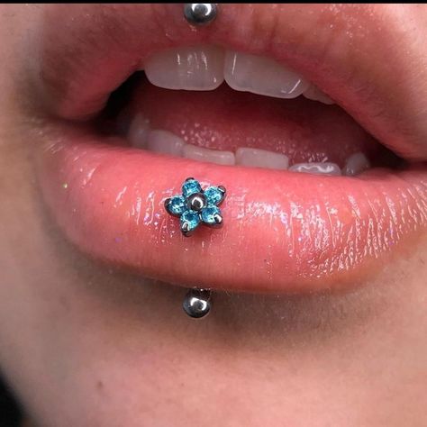 Vertical Labret Jewelry, Labret Vertical, Vertical Labret Piercing, Vertical Labret, Labret Jewelry, Cool Piercings, Labret Piercing, Body Adornment, Edgy Makeup