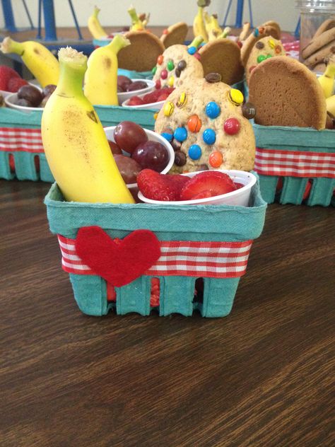 Kindergarten Picnic Ideas, Teddy Bear Tea Party Birthday, Teddy Bear Picnic Activities, Teddy Bears Picnic Food, Teddy Bear Picnic Birthday Party, Picnic Event, Teddy Bear Birthday Party, Gala Fundraiser, Picnic Activities