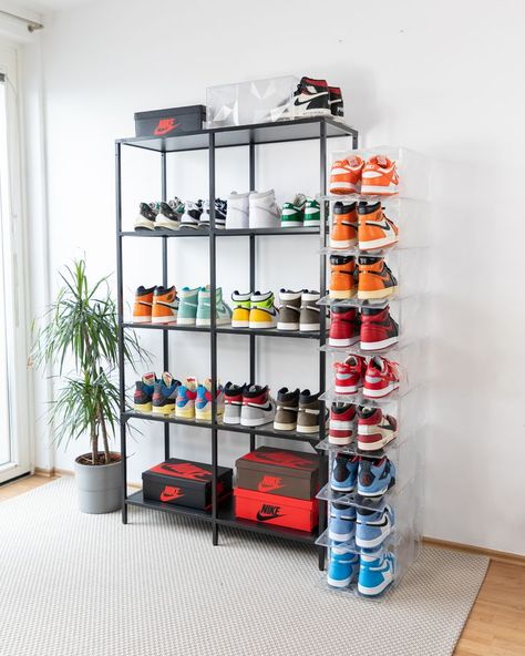 Sneaker Cabinet Design, Apartment Sneaker Storage, Sneakers Storage Ideas, Sneaker Display Ideas Bedroom, Sneakers Room Decor, Sneaker Rack Ideas, Sneaker Wall Bedroom, Sneaker Display Bedroom, Sneaker Closet Ideas