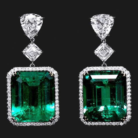 Important 45 Carat Colombian Emerald Earrings | From a unique collection of vintage drop earrings at https://www.1stdibs.com/jewelry/earrings/drop-earrings/ Green Emerald Earrings, Emerald Earrings Drop, Bijoux Art Deco, Vintage Drop Earrings, Emerald Earrings, Fine Earrings, Emerald Jewelry, Luxury Jewelry, Tiara