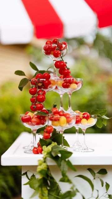 e l i s e  •  a n n a on Instagram: "when in rome 🍷   transformed @hannahschweissphotography & @raditzdbzfan backyard into the most beautiful italian soirée 🍝 🌶️🍅 hanging baskets filled with fresh tomatoes, a custom backdrop, bar & so much more!!!! give me all the red for this last summer celebration 🎉   & head to @hannahschweissphotography page for the end of party surprise 😭🫶🏼  planning/design/decor: @chicfromchicago  @samanthaparmater  @mjboran  @hannahschweissphotography  @99hausballoons  @odd.cookies  @elocin.llc  @dapizzadude  @beyondcateringchi" Italy Welcome Party, Italian Theme Decor, Summer Italian Dinner, Pink Bridal Shower Decorations, Dolce Vita Party, Tomato Party, Dinner Birthday Party, Sorrento Wedding, Italy Party