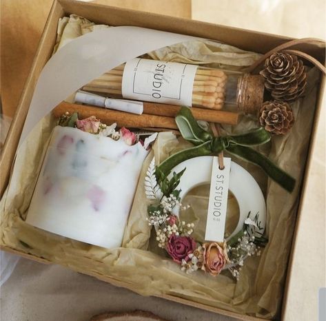 Dried Flower Candles, Scented Candles Decor, Soya Mumu, Flower Scent, Candle Gift Box, Candle Gift Set, Candle Box, Candles Crafts, Handmade Christmas Gifts