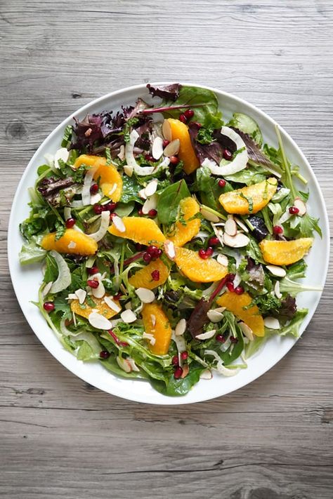 Fennel Orange Salad is a great side dish for any cozy winter supper. Get your vitamins and tons of flavor too! Orange Tart Recipe, Fennel Orange Salad, Orange Salad Recipes, Fennel And Orange Salad, Winter Salads, Recipe Italian, Tomato Tart, Vegetarian Salads, Fennel Salad