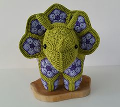 Ravelry: junmer's Plod triceratops Dinosaur Free Pattern, Crochet Triceratops, African Flower Crochet Animals, African Flower Crochet, Lavender Crochet, Dinosaur Triceratops, Crochet Dinosaur Patterns, Crochet African Flowers, Crochet Owls