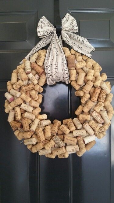 Cork Advent Wreath, Cork Wreath Ideas, Cork Reef, Cork Crafts Christmas, Wine Cork Wreath, Cork Ideas, Wine Cork Diy Crafts, Cork Wreath, Wine Cork Diy